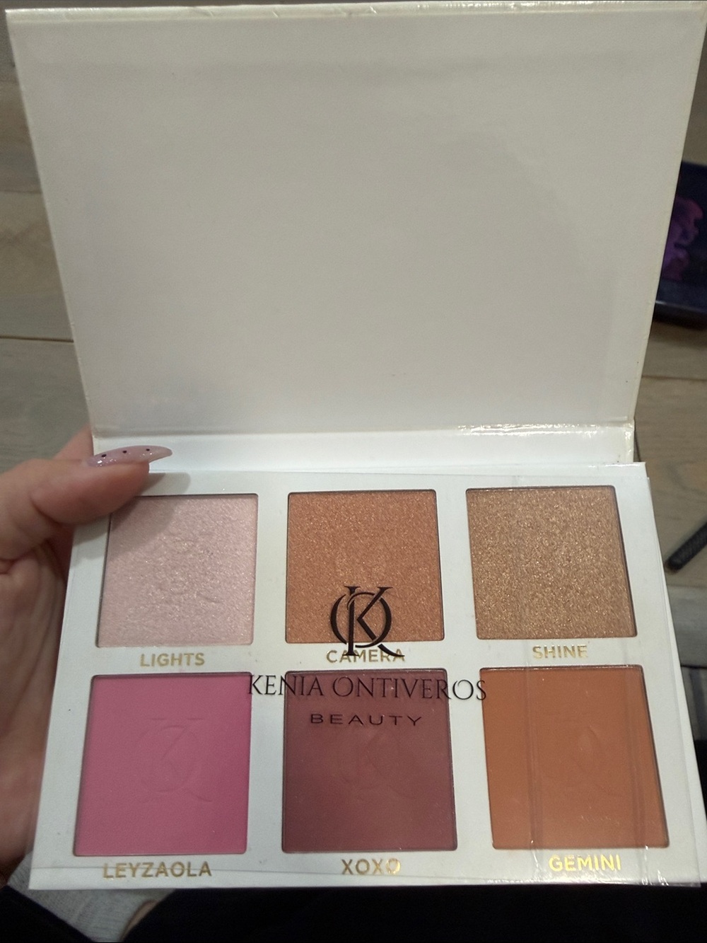 Six-Pan Highlighter & Blush Palette — White Case with Gold Lettering
